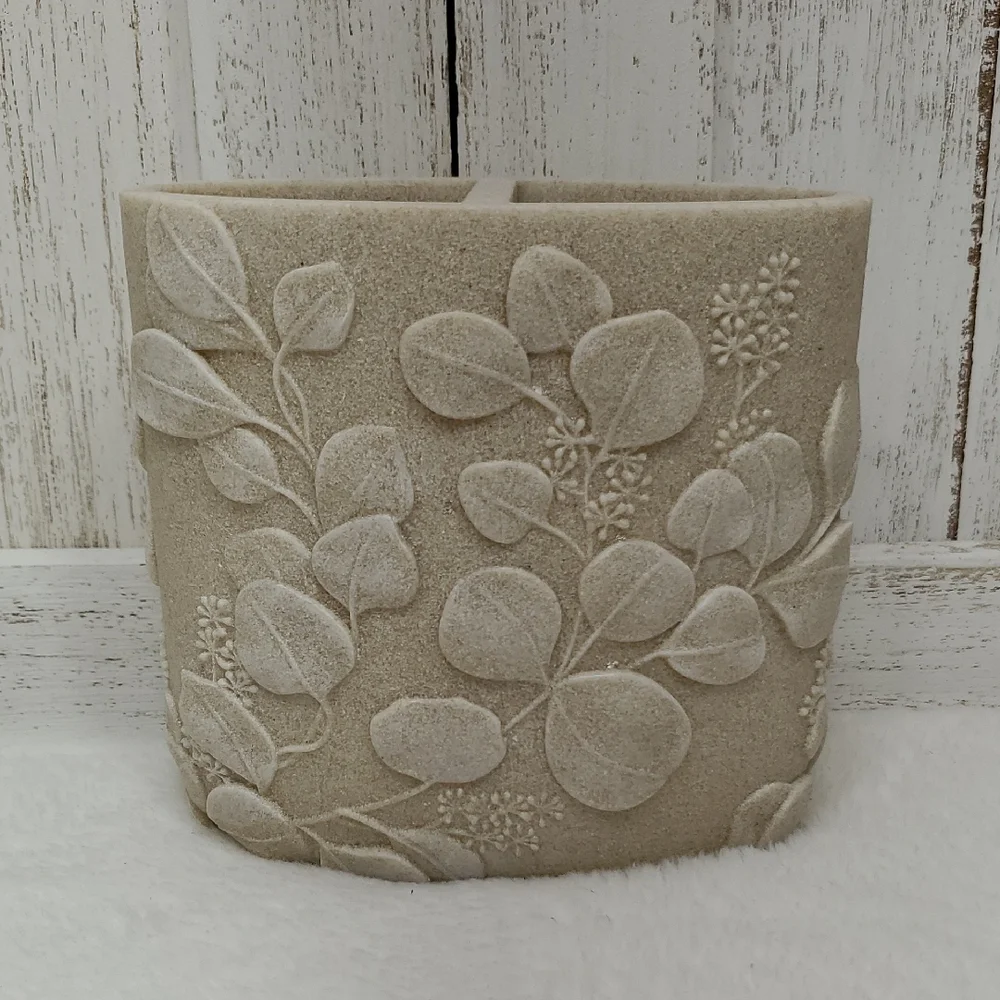 Embossed Floral Eucalyptus Toothbrush Holder